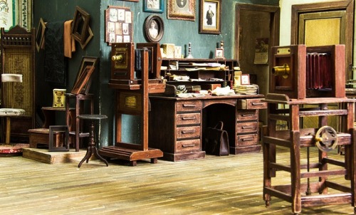 mymodernmet:  Artist Constructs Intricately Detailed Miniature Replica of 1900s Photo Studio 