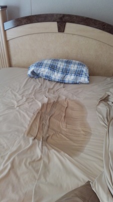 bluwett:  I wet the bed, on purpose..