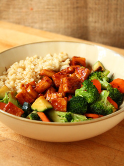 sunflower-mama:  slim-and-svelte:  garden-of-vegan:  Stir-fried broccoli, carrots, and zucchini, brown rice, and teriyaki peanut tofu.  yes pls okmfg   Gonna make this right fuckin now watch me