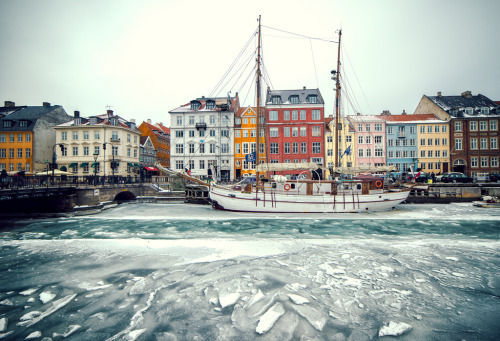 travelingcolors:Nyhavn, Copenhagen | Denmark (by Roman Pfeiffer))