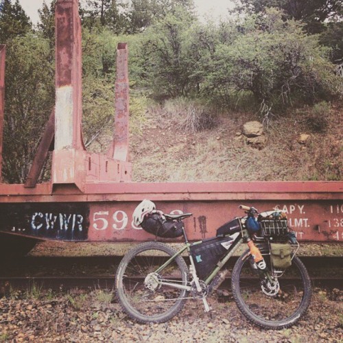 breadwinnercycles: @kimmersue36’s basket game is on point as she cruises the #OregonOutback on her #