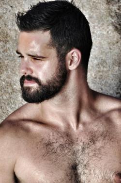 humpyfuckers:  Scruff crush. 