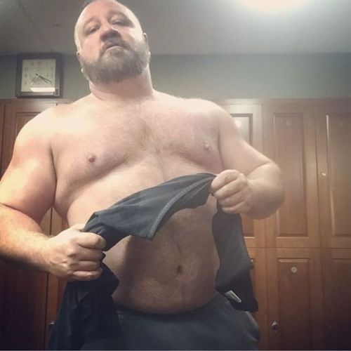texasbeefmark:Where’s my towel cub?? #daddybear #musclechub #musclebear
