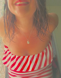 curiouswinekitten2:  A little red, white