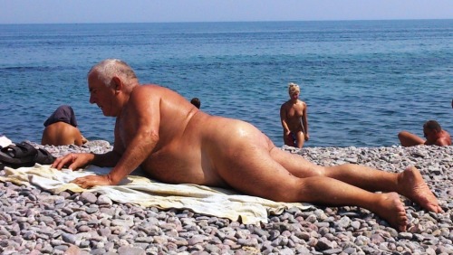silverbadbear:Gorgeous grandpa