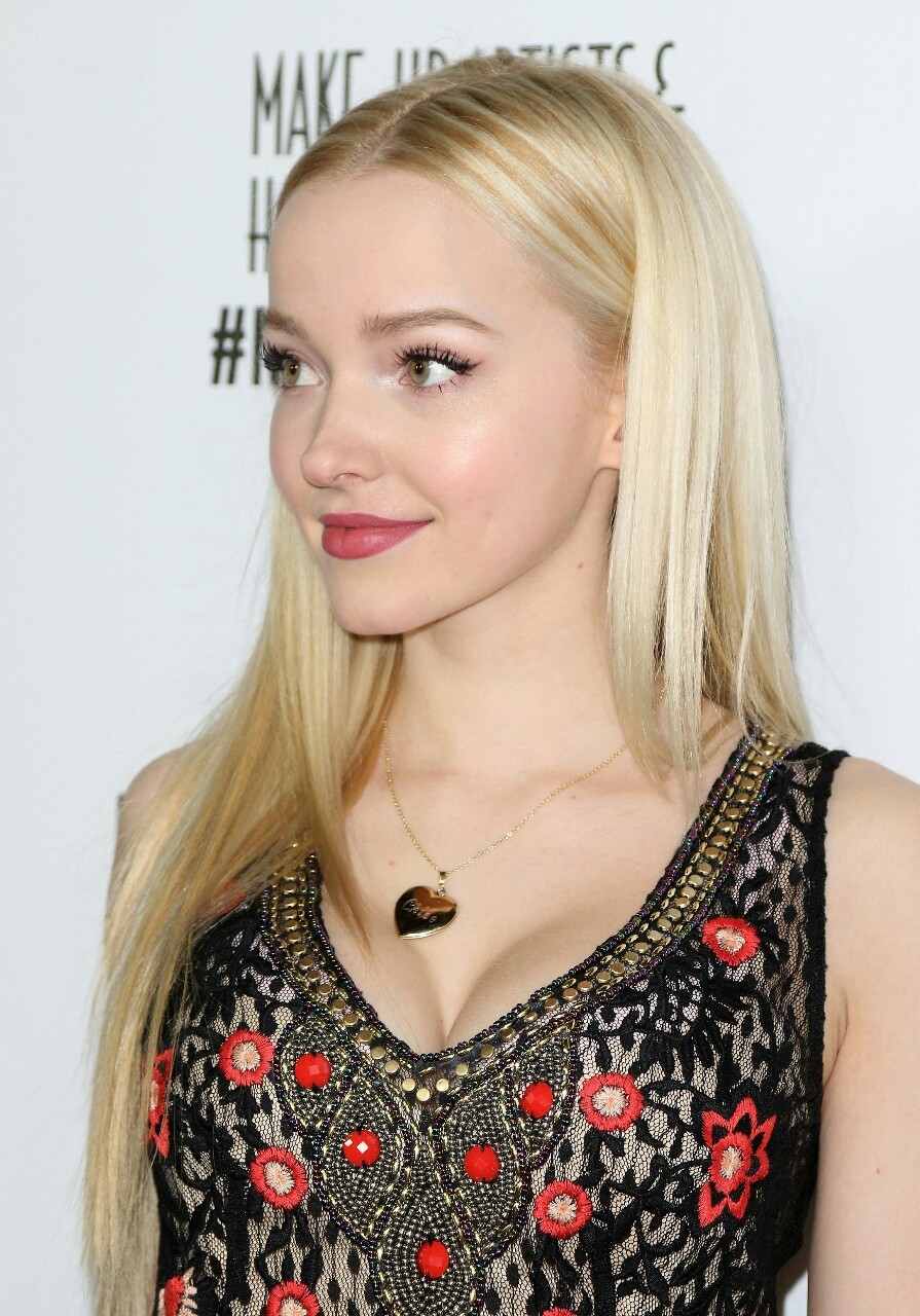 kn0wy0u:  Dove Cameron @kn0wy0u
