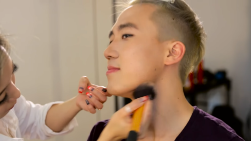 pearlposts:Steven getting his makeup done in Buzzfeed’s “I Trained Like A K-Pop Star For a Week”