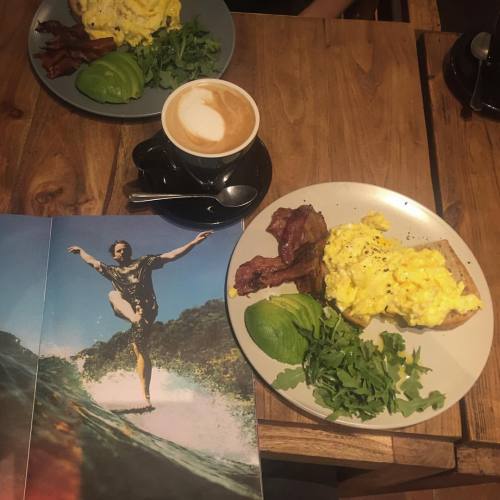 Feeling like my post surf brunch with surf magazine in Bali nice cafe in Sai Kung! #surfing #cafe #