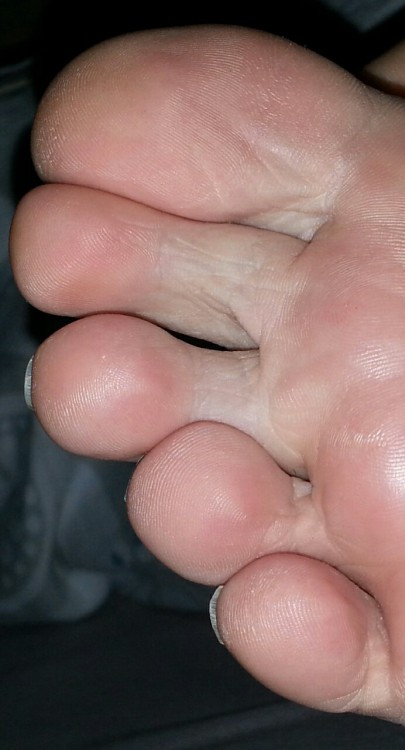 feetsolestoes1: Girlfriend’s tasty toes!