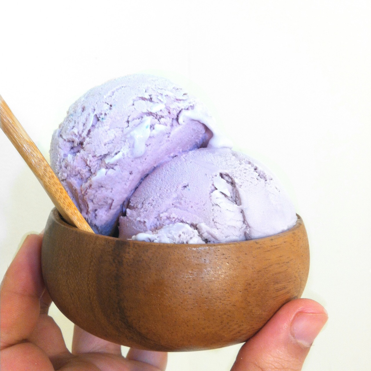 bysaber:
“Raw Vegan Blueberry Coconut Sorbet 💜
Recipe:
• Blend a handful of berries (or less) for this light purple hue,
• 1 scoop of coconut flesh cream &
• 2-3 frozen bananas (or frozen coconut meat, if you dislike bananas)
• Freeze the cream for...