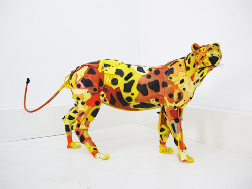 “Wild Animals Made from Ocean Trash
Camille, fubiz.net
Corsican artist Gilles Cenazandotti is a surf from combing the beaches looking for plastic waste washed ashore. It uses different recovered waste and create sculptures of animals. The artist...