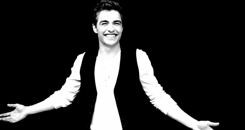 cheer-for-fashion25:  Dave Franco 