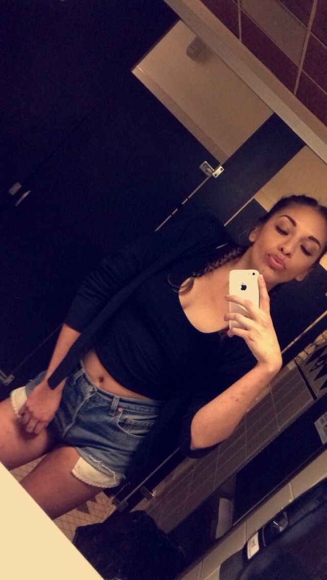 lovelyscars:  Bathroom selfies 😇