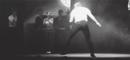  Just Jung Yunho doing some break dancing.     Cooool