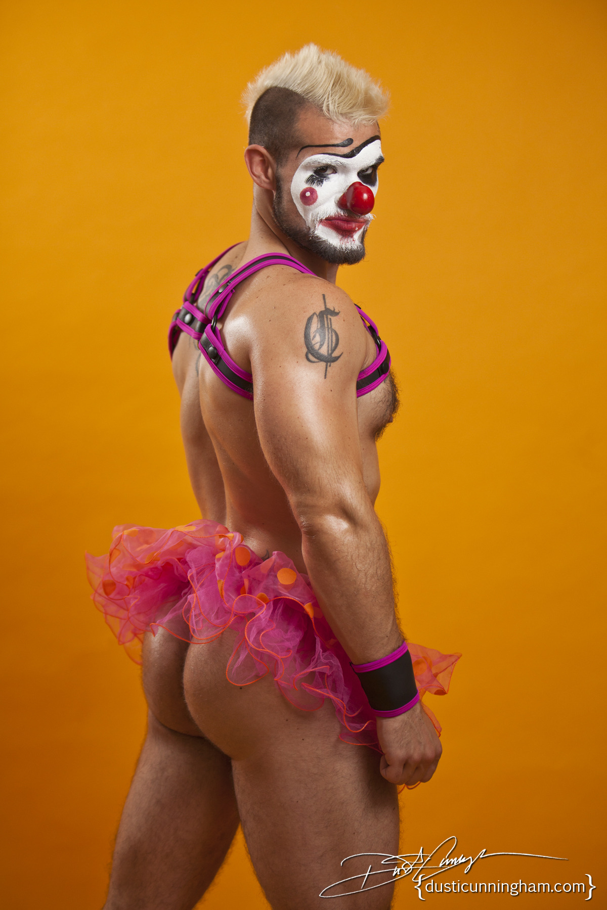 diablodivine:  @AarinAskerXXX photographed by Dusti Cunningham
