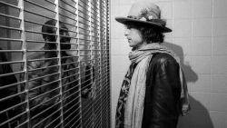 electricstateco:  Bob Dylan Meeting Rubin “Hurricane” Carter, subject of his song ‘Hurricane’ shortly before Dylan’s Rolling Thunder Revue kick-off in 1975. Photo by Ken Regan