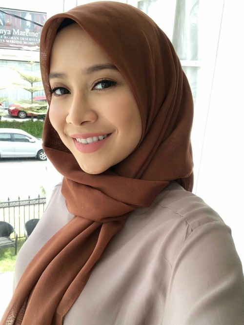 insanbeshebeshe: miss-hijab: originalandcopyori:  originalandcopyori:   Farah Nabilah #original  Pel