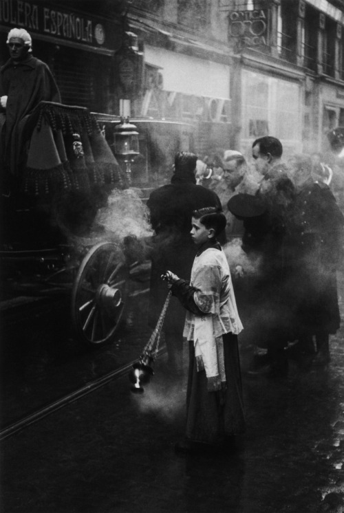 m3zzaluna: madrid, 1953 [original] photo by henri cartier-bresson/ magnum photos, from&nbs