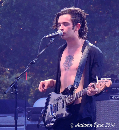 nineteenseventyfivenews:  HQ The 1975 Live @ 97x BBQ - 17 May 2014 Photographer Credit: © Autumn Barker - // T h e 1 9 7 5 N e w s // 