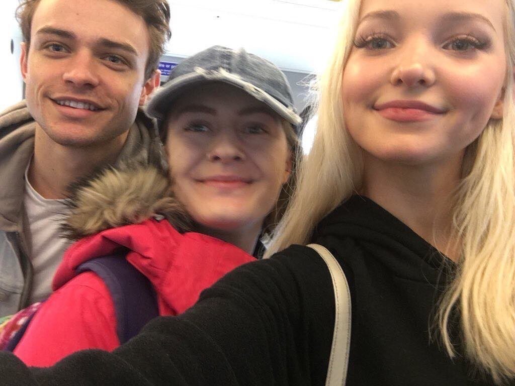 hældning ufravigelige Monument DOVE CAMERON — Dove and Thomas Doherty with a fan in the UK...