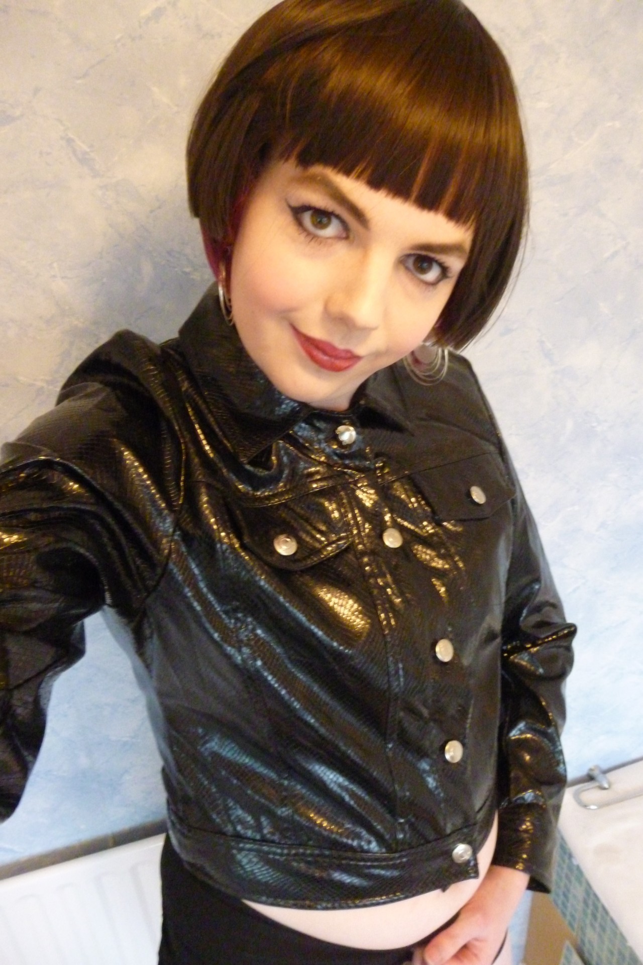 lucy-cd:  PicturesLove this new leather jacket, abolutely gorgeous! &lt;3  Going