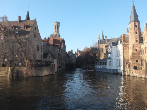 classic tourist shot of bruges