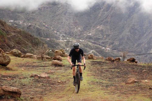 Climbing the mountains in Gran Canaria. ⛰️☀️ #8bar #8barbikes #cyclinglife #8bargrunewald #allroadbi