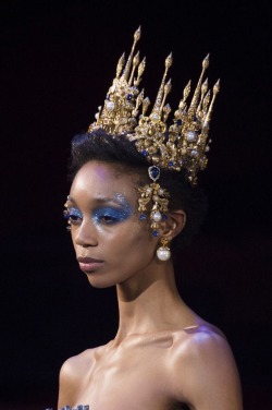 notordinaryfashion:Guo Pei Haute Couture