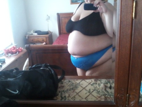 bigbubblygurlnc:  Good morning six pack featuring hairy pussy