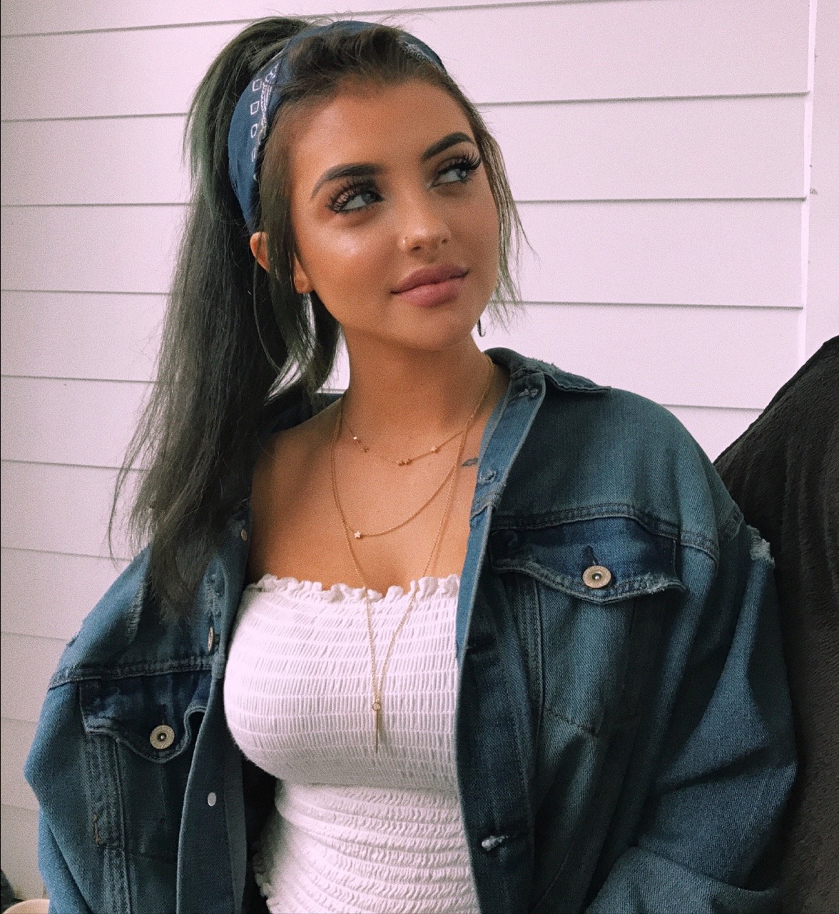 goldennfoxx:Hello lovelies 🌸