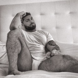 malemotive:Hot hairy legs.