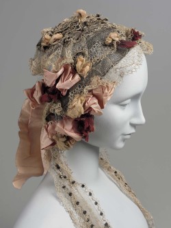 shewhoworshipscarlin:Lace cap, 1850s-60s.