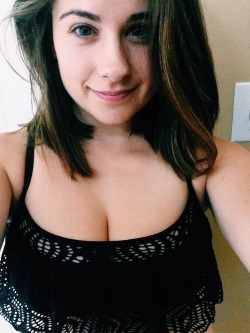 fierceandlittle:  Feeling really really good about myself lately. Time to spend the day by the pool. 