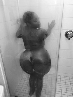 deonesvibee: mzhoney96:  My thick &amp; gorgeous azz in tha 🚿 💦💦💦💦💦💦💋💋💋💋  I love her sexy thick ass. I love big girls 