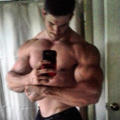 savagesquats:  manlypics:  Wesley Durden   All the goals…
