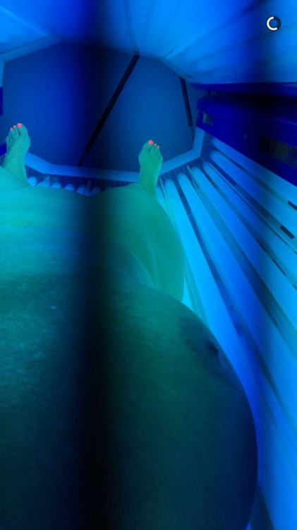 69floridacouple1984: Tanning bed action