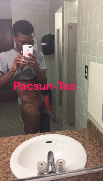 mr804: pacsun-tea: Lol peep where he took those pic at enjoy Dam he sexy