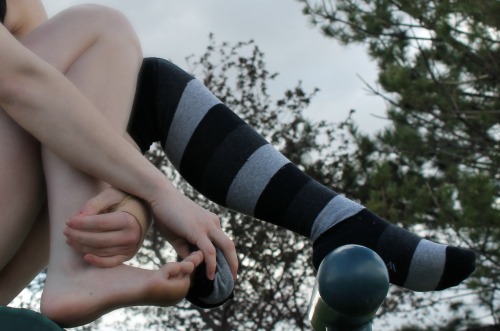 mysweetlittlefeet:Here are a couple more HD shots from my outdoor photo shoot.