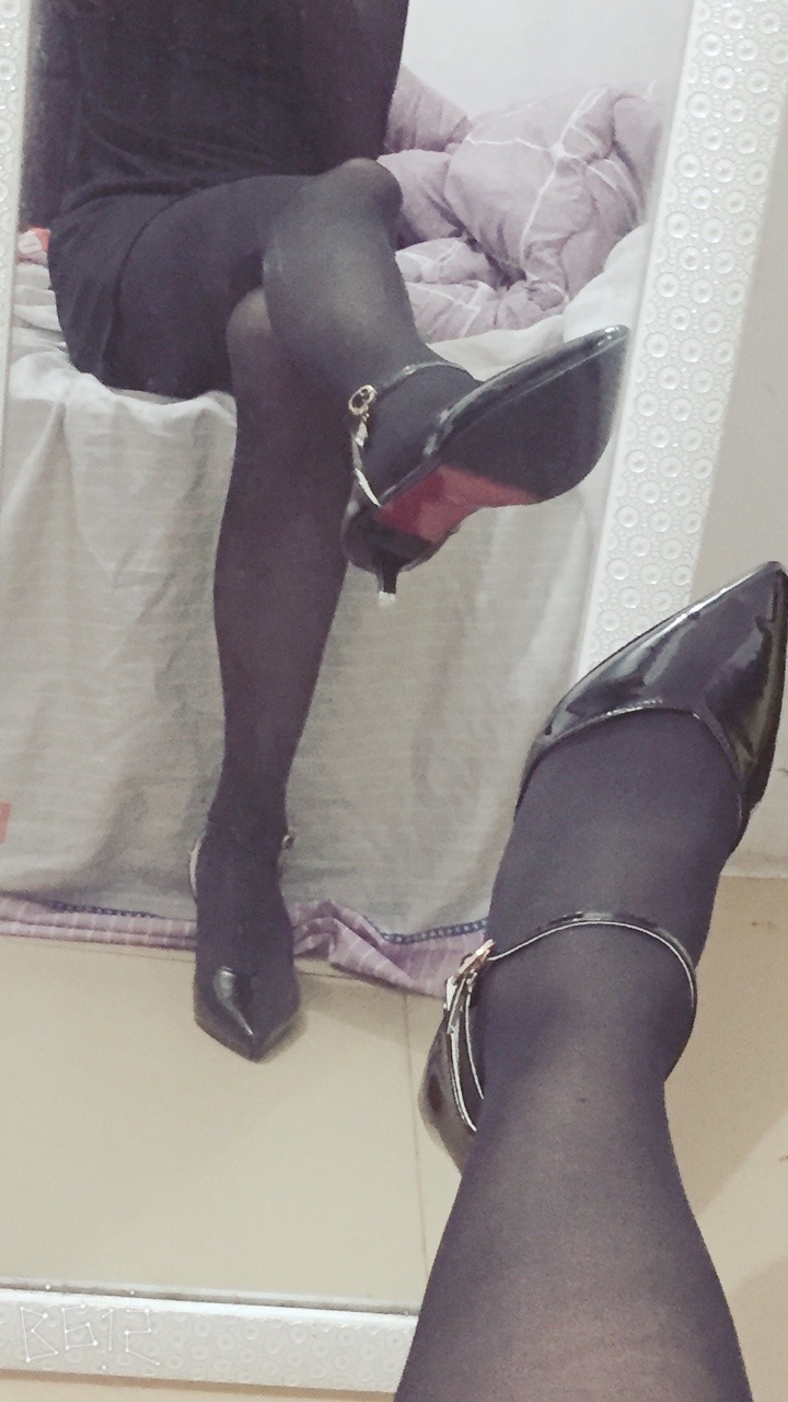 aiaiaiaichan:  小屁股摇啊摇.