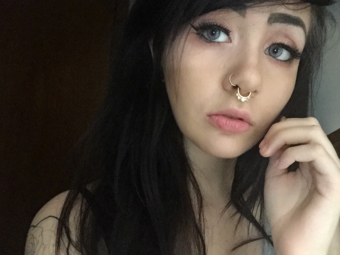 horrorcutie:I haven’t posted selfies in awhile, I’ve been feeling not so cute.