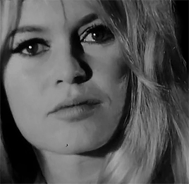 theroning:Continents sans visa: Brigitte Bardot - Les paparazzi, 1963.