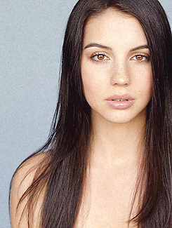 adelaidekanedaily:  Adelaide Kane photographed by Theo &amp; Juliet in 2009.