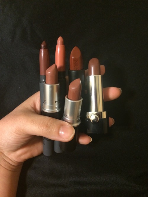 contourkit:Favorite brown lipsticks  (top to bottom)Mac TaupeMarc Jacobs Lip Creme in MahoganyMac Sp