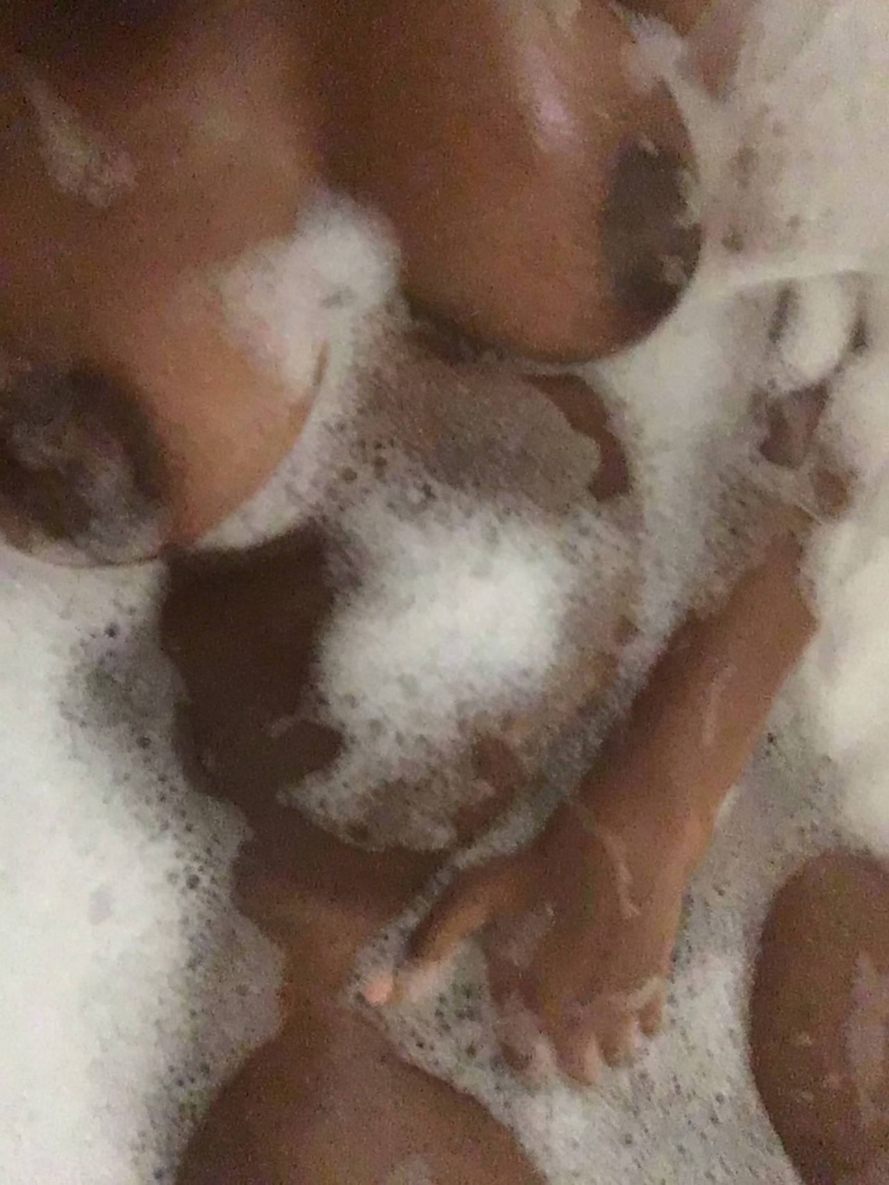 dirtywildflower:  Bubbles.