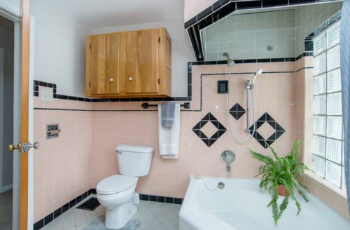 househunting: the rest of this house was ugly, i just wanted to post the bathroom. Indianapolis, IN