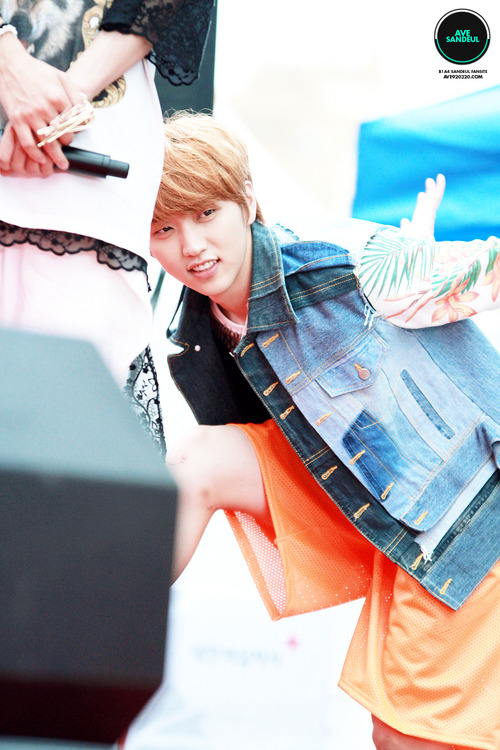 kpopthighsandtushes:  how fucking tantalizing jesus christ sandeul