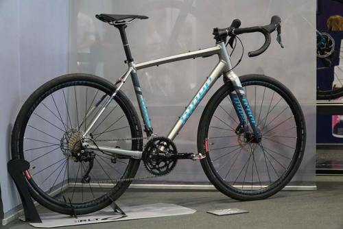 aces5050:(via Closeup look at new Niner RLT9 gravel bikes; MCR9 gravel suspension updates - Bikerumo