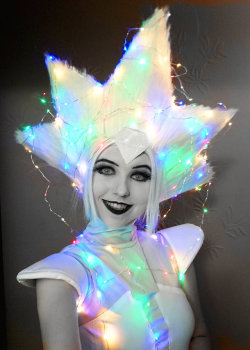 vanthica:    💎    💎    💎  Happy Holidays my Starlights!   💎    💎    💎- My White Diamond Cosplay (fully made by me, even with this wig that glows)with some Christmas lights! - inspired by this awesome fanart by @apple.sodas_ (instagram)