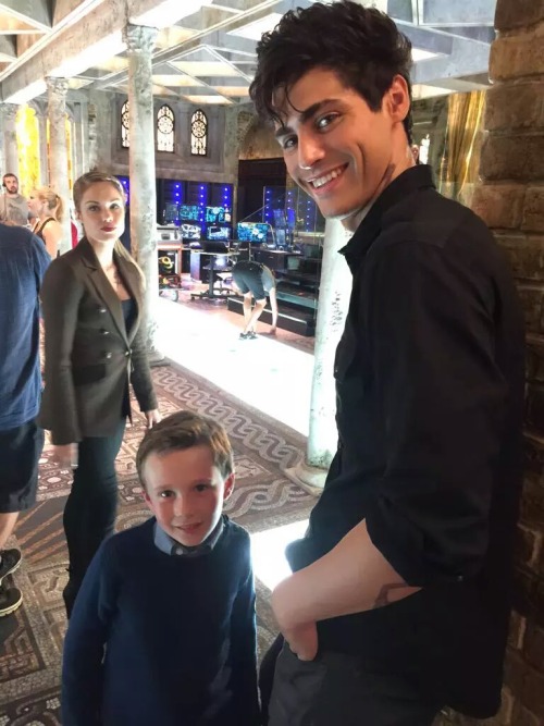 mortalinstrumentsinfernaldevices:Big bro Alec @MatthewDaddario and his little bro, Max. @Shadowhunte