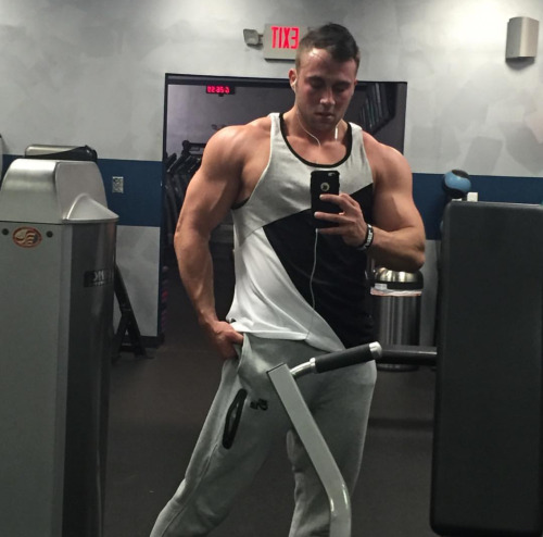 midwestboys:  Kyle. ‘Instagram model’, Personal trainer.  Submit your bait requests Instagram and Snapchat or photos of someone you want posted!